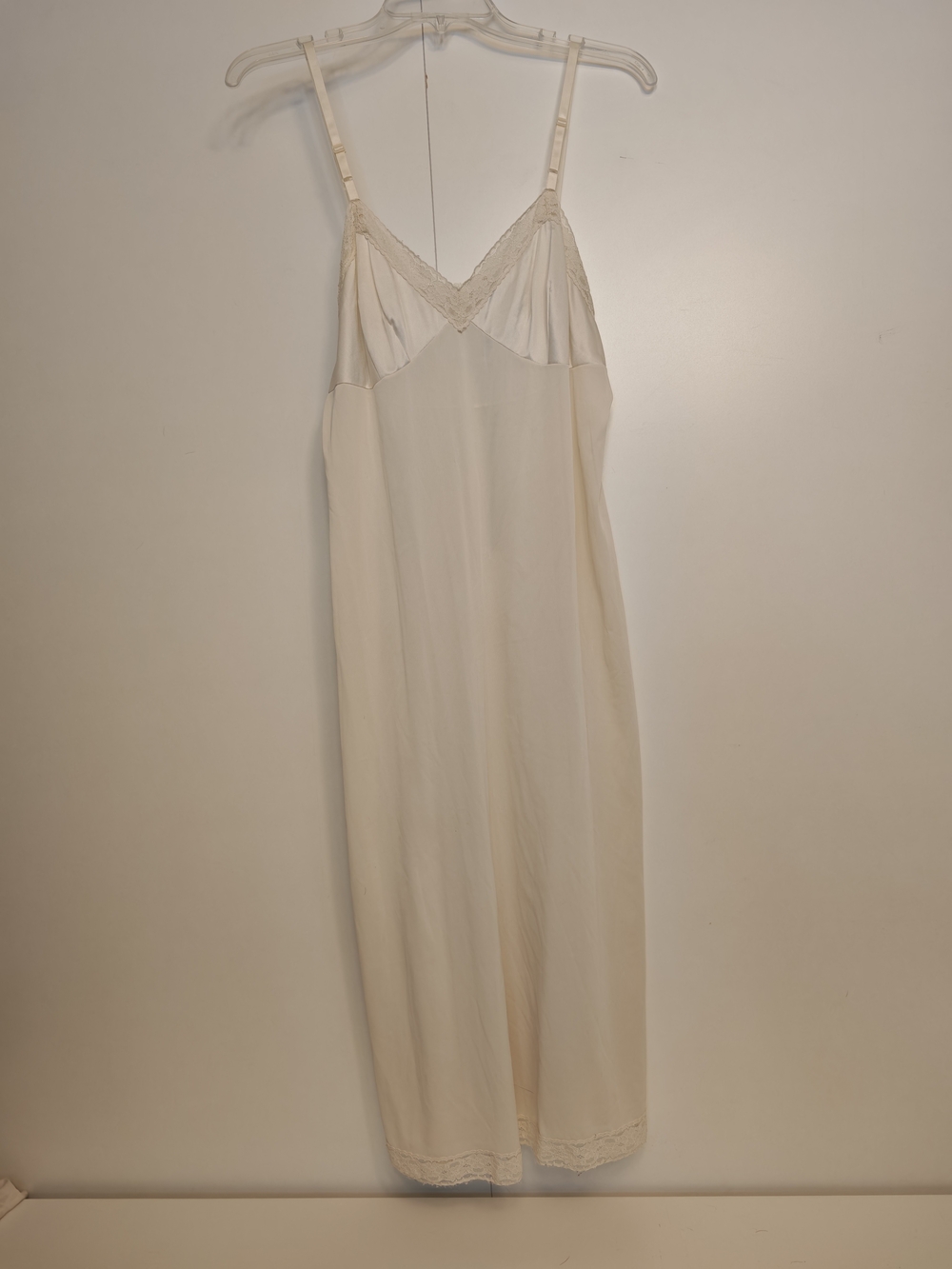 Dainty Vintage Slip Dress by Vanity Fair‎ Ivory Lace Full Slip Cream Size Medium